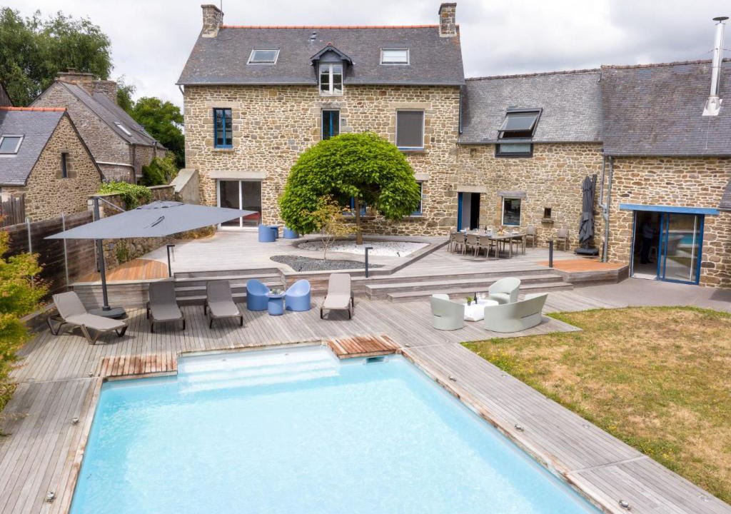 Le Tronchet House | Holiday Home La Gentilhommière by Interhome