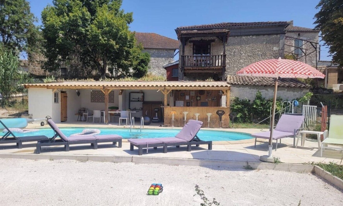 Bourg-de-Visa House | Holiday Home 'La P'tite Maiz' with Shared Pool, Private Terrace & Wi-Fi