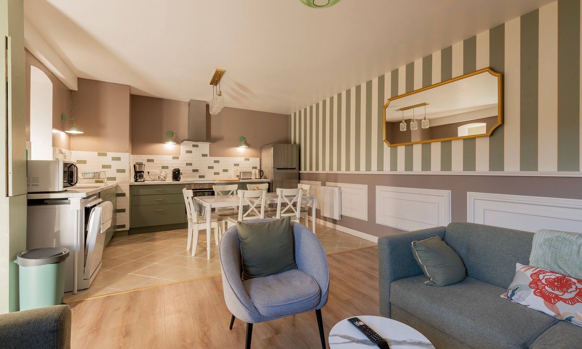 Franleu House | Holiday Home 'La Pause Picarde - Baie De Somme' with Private Terrace, Shared Garden and Wi-Fi
