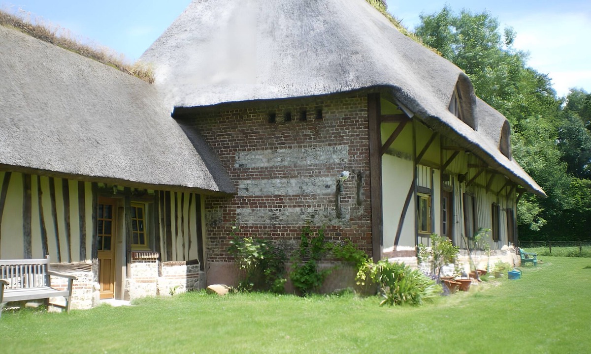 Sainte-Foy House | Holiday Home 'La Petite Chaumière' with Shared Garden