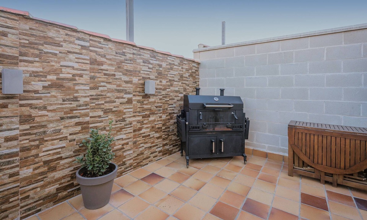 Martin Miguel House | Holiday Home 'Las Natillas Con V' with Mountain Views, Private Terrace and Wi-Fi