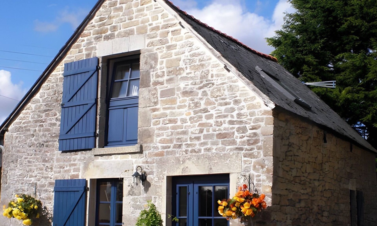 Languedias House | Holiday Home “Le Courtil De Bourrien” with Terrace and Wi-Fi