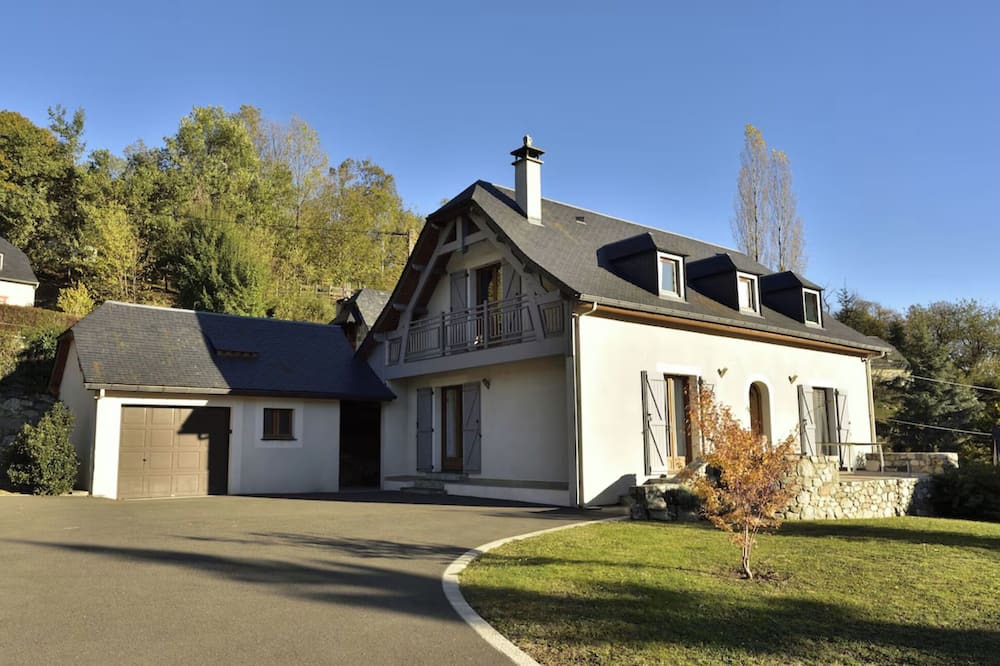 Arras-en-Lavedan House | Holiday Home 'Le Pircourlet' with Mountain View, Private Terrace and Wi-Fi
