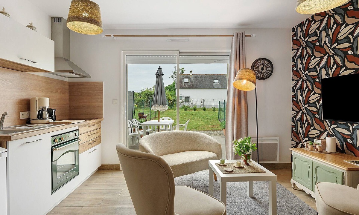 Neant-sur-Yvel House | Holiday Home “Le Gîte de Marguerite” with Wi-Fi