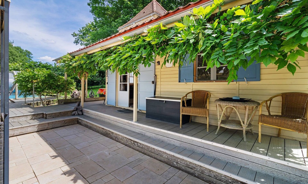 Saint-Chamassy House | Holiday Home “Le Petit Paradis” with Private Terrace, Garden, and Wi-Fi