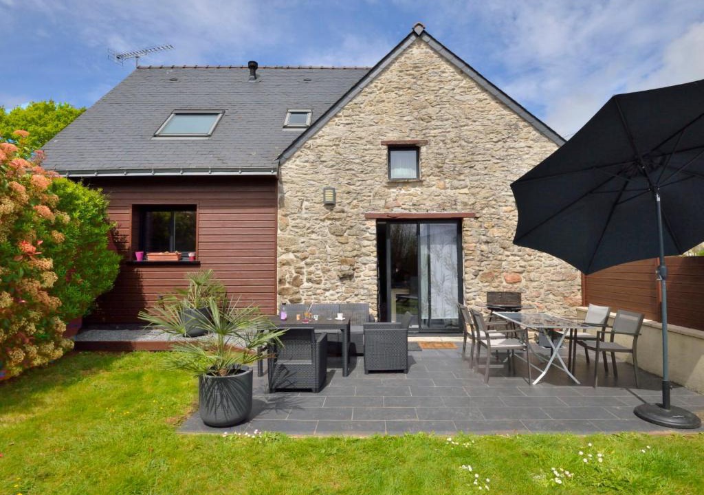 Besne House | Holiday Home Le Graffi'Ty by Interhome
