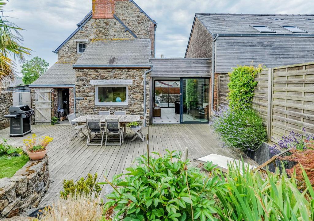 La Gouesniere House | Holiday Home Le Gros chêne by Interhome