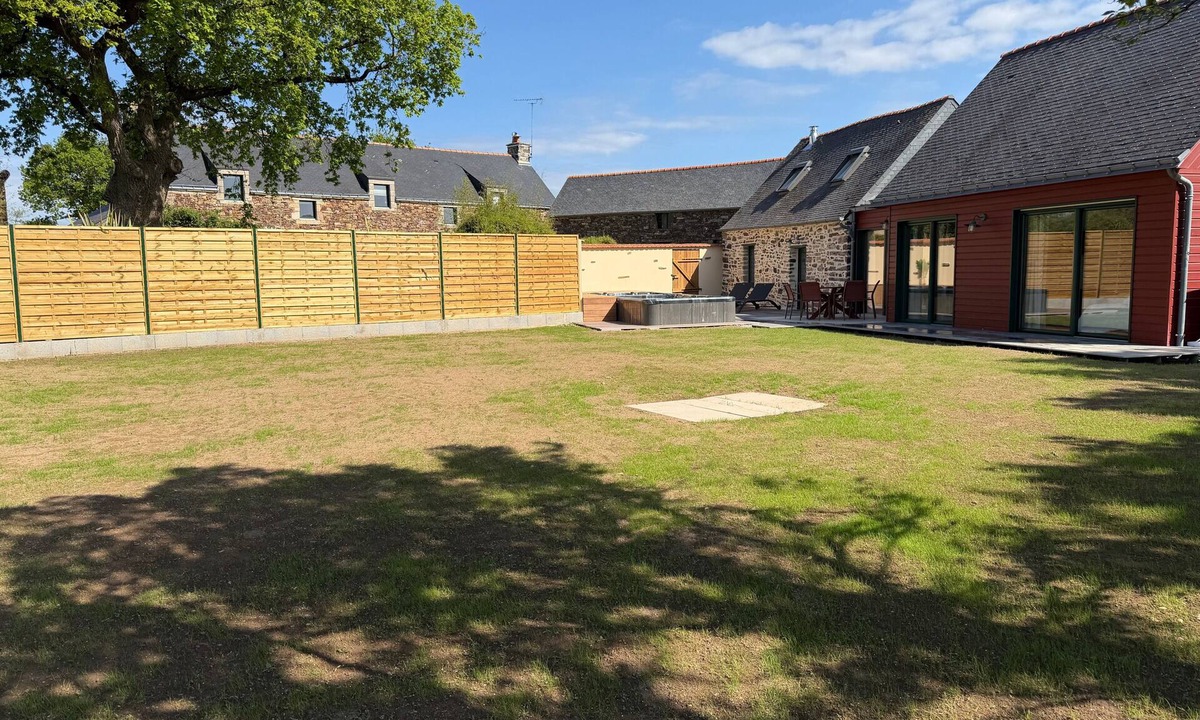 Beganne House | Holiday Home “Le Petit Brécéan” with Heated Swim Spa