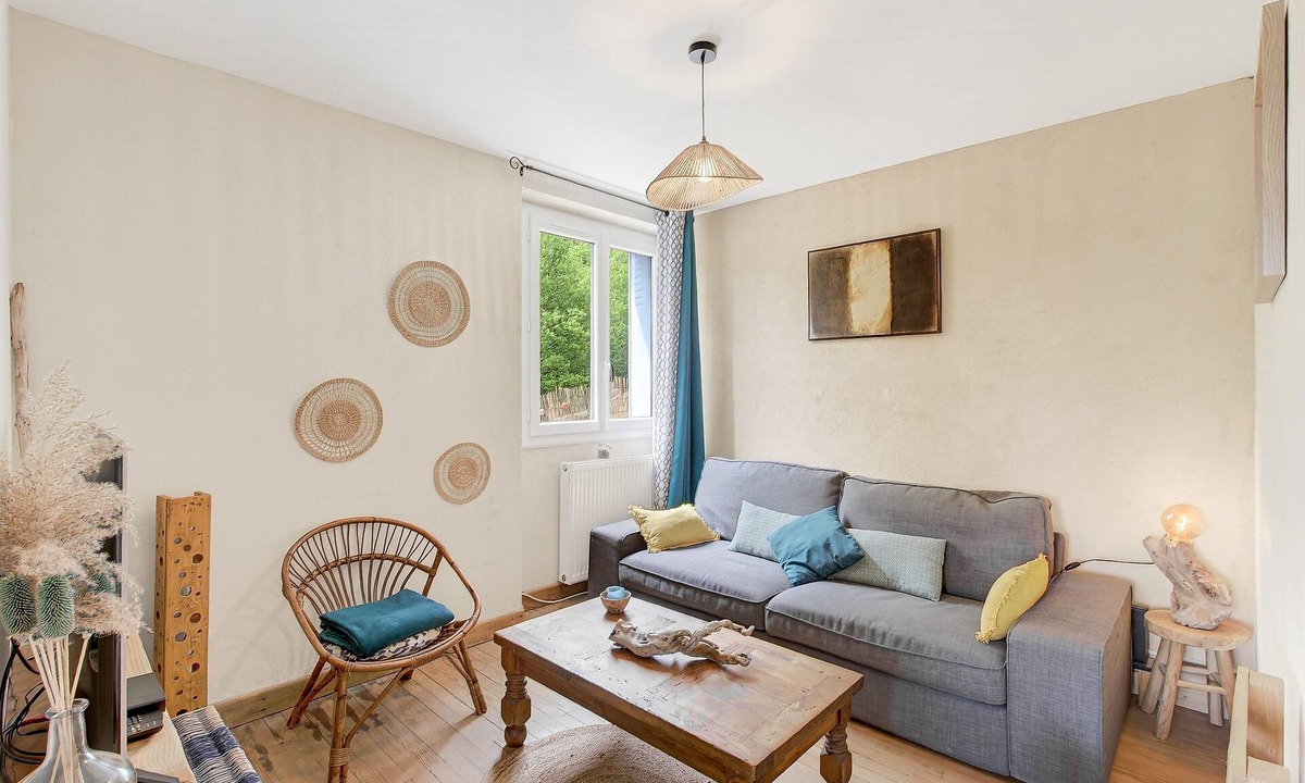Chabestan House | Holiday Home "Les Gîtes Du Saro" Mountain View, River, Terrace, Garden, Wi-Fi