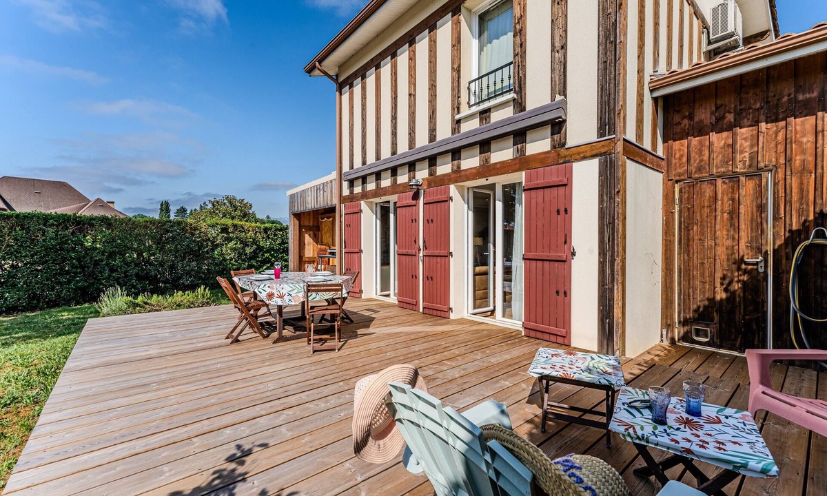 Mios House | Holiday Home “Les Mimosas” with Private Terrace, Wi-Fi and Air Conditioning
