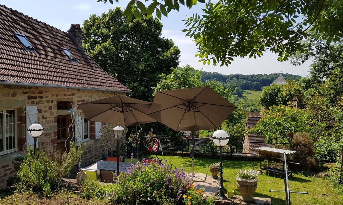 Noailhac House | Holiday Home 'Les Vieilles Treilles' with Private Terrace, Garden, and Air Conditioning
