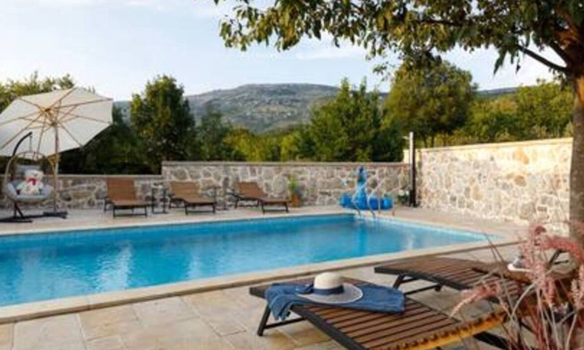 Drnis Villa | Holiday home Lišnjak by Villas Guide