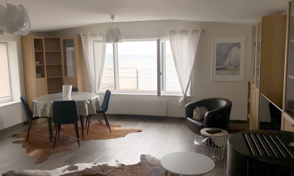 Audinghen House | Holiday Home 'Logement Face Mer' with Sea View