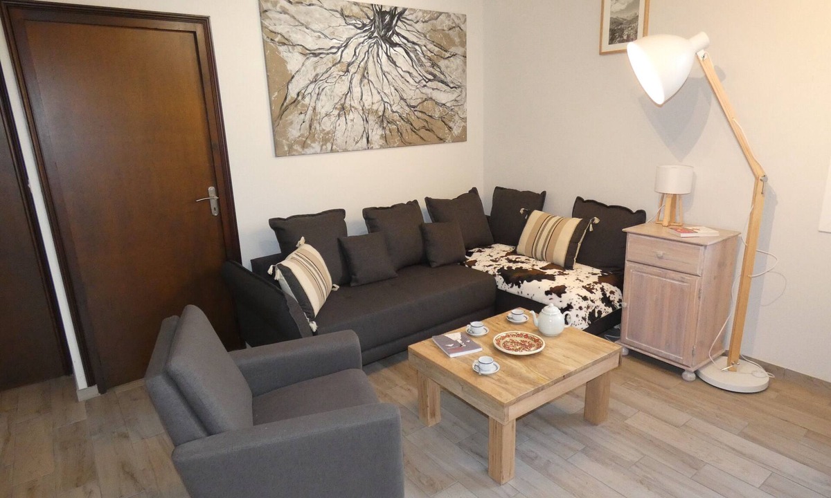 Prechac House | Holiday Home “L’oustal De Préchac” with Mountain View, Private Terrace and Wi-Fi