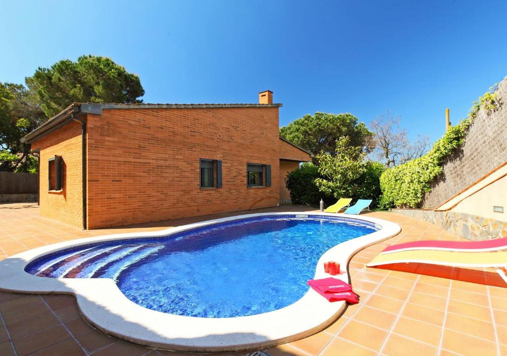 Vidreres House | Holiday Home Luz by Interhome