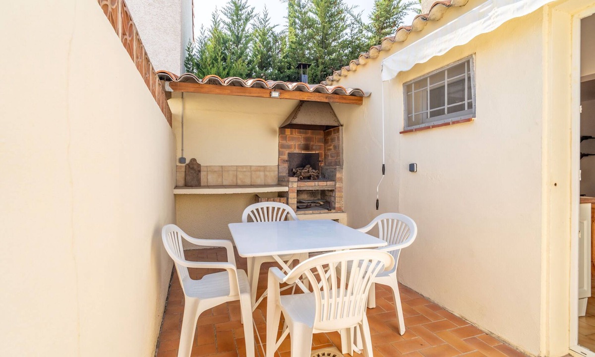 Port-la-Nouvelle House | Holiday Home 'Maison T3' with Terrace and Air Conditioning