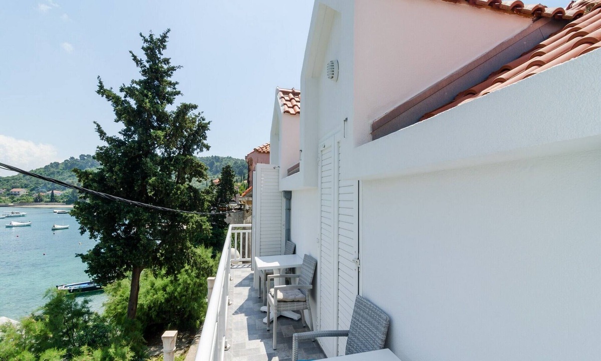 Kolocep Island Apartment | Holiday Home Maćus-One Bedroom Apartment with Balcony