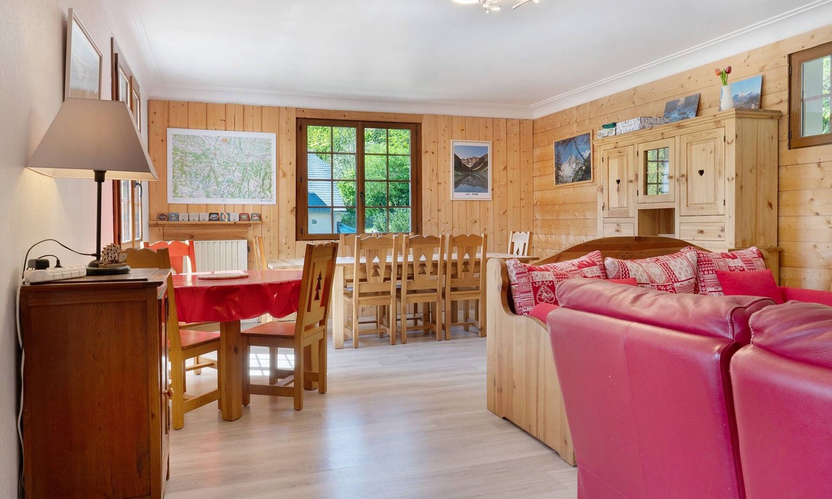 Argeles Gazost House | Holiday Home 'Maison L'arrieulat' with Mountain View, Shared Terrace and Wi-Fi