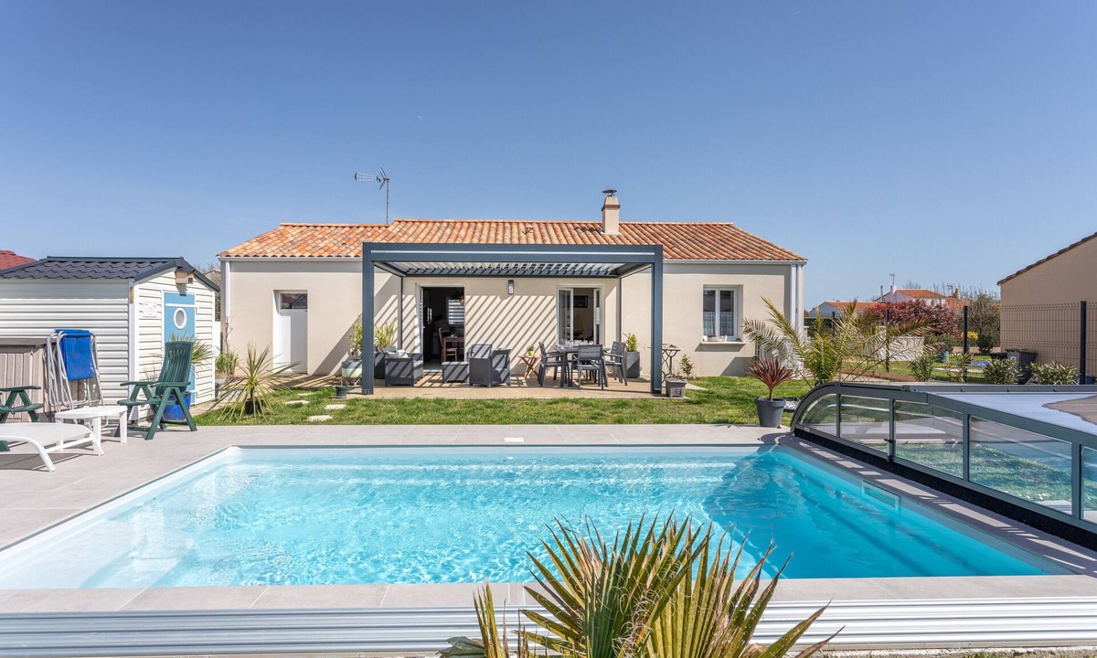 Jard-sur-Mer House | Holiday Home 'Maison Salorge' with Private Pool, Wi-Fi and Air Conditioning