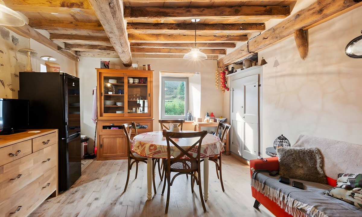 Urbanya House | Holiday Home “Maison Du Pâtre” with Mountain View, Private Terrace and Wi-Fi