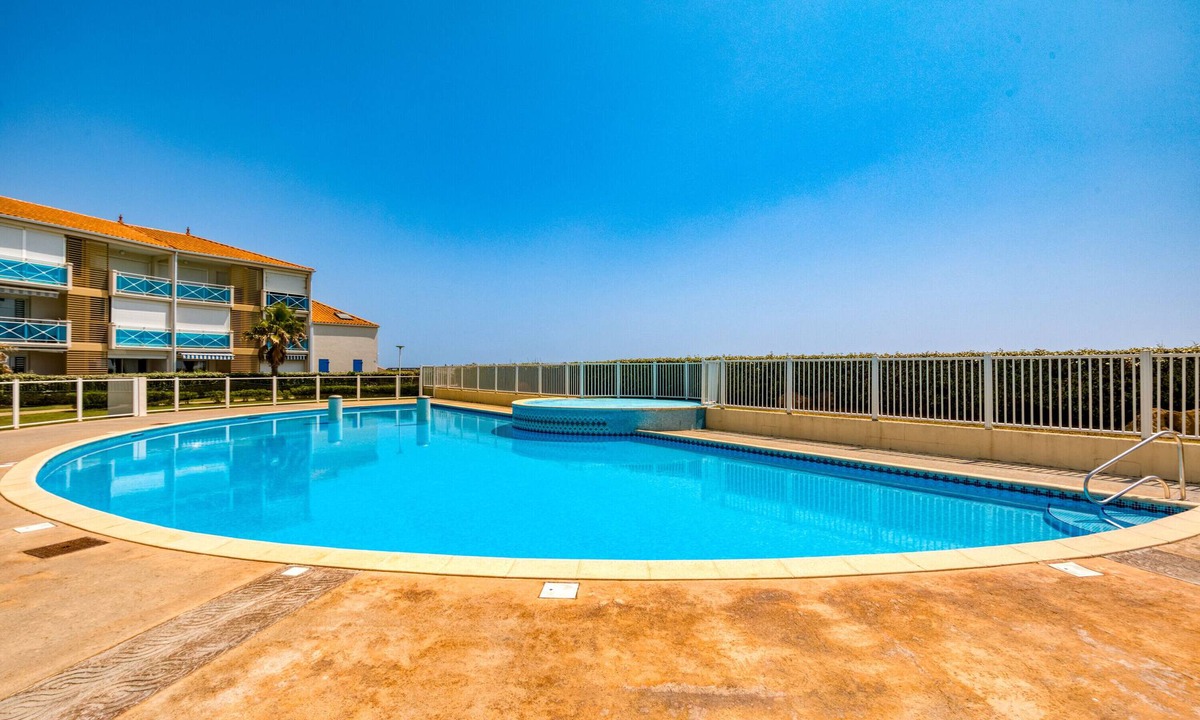 Frontignan House | Holiday Home 'Maison Frontignan Plage' with Private Pool, Wi-Fi and Air Conditioning