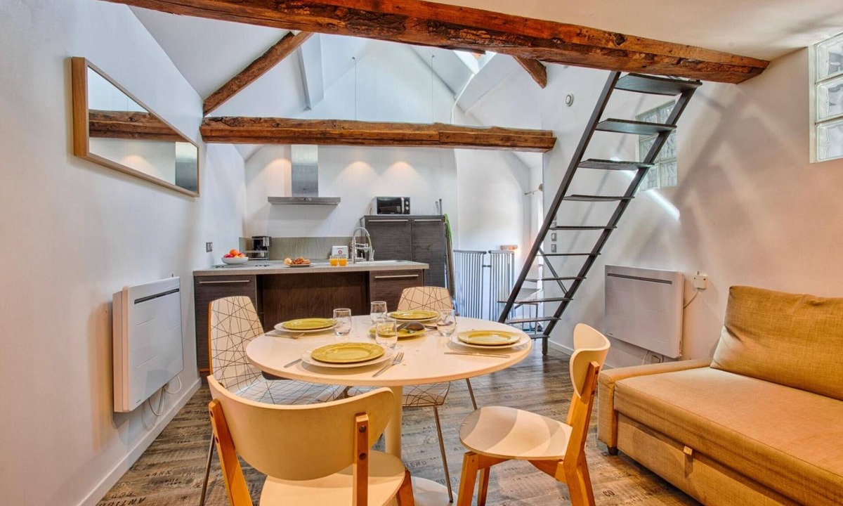 Sommervieu House | Holiday Home 'Maison 6p Jardin - Bayeux Et D-Day'