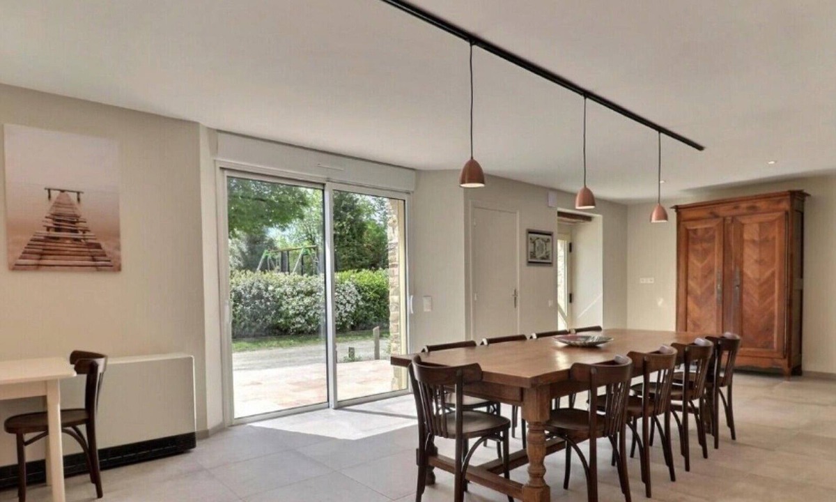 Amanlis House | Holiday Home 'Maison' with Private Terrace and Wi-Fi