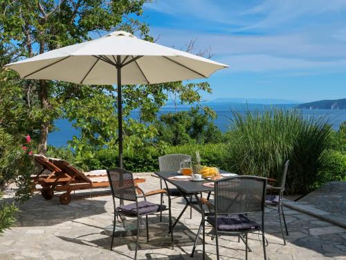 Obrs House | Holiday Home Makvic by Interhome