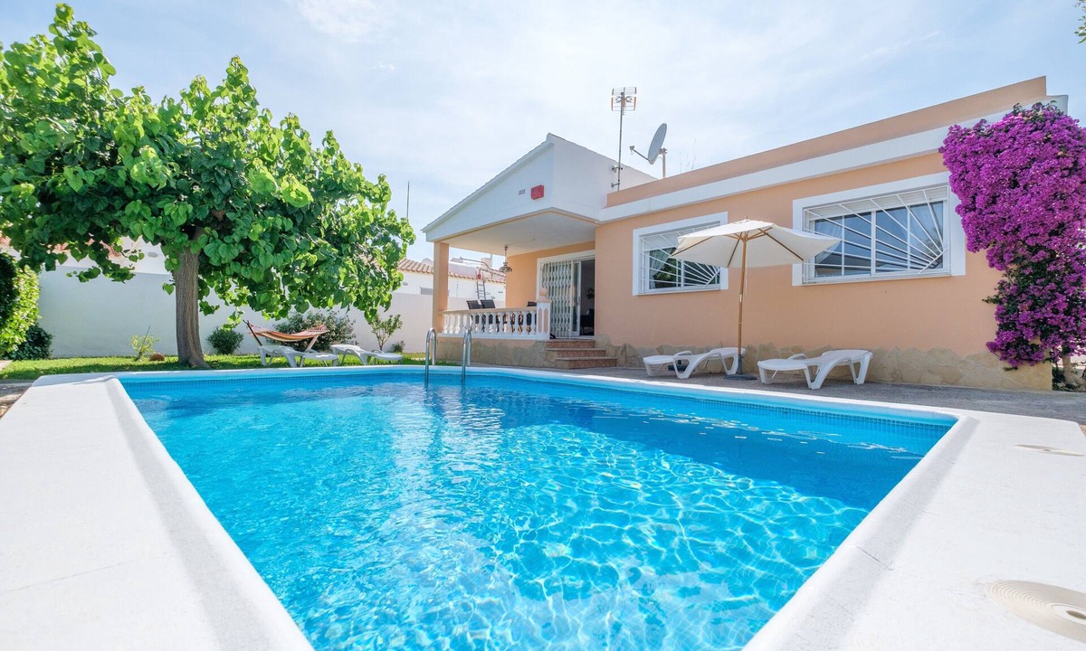 Vinaros House | Holiday Home 'Marblau 3' with Pool, Garden and Air Conditioning