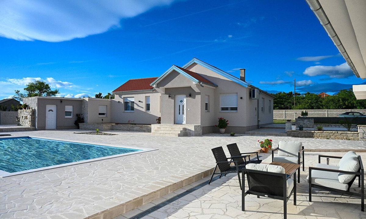 Benkovac Ski Chalet | Holiday Home Marija with pool 6+2