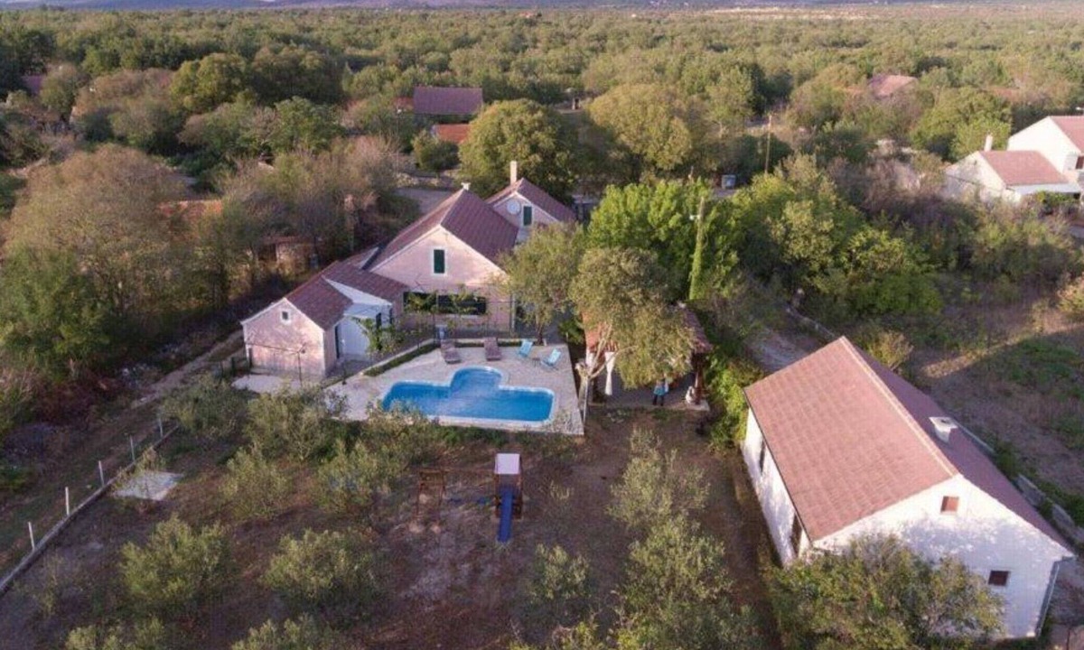 Drnis House | Holiday Home Marin AS with Pool