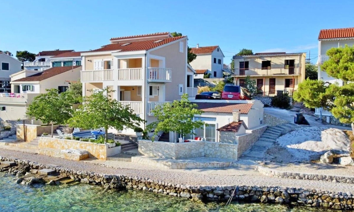 Rogoznica House | Holiday home Marko, (14162), Rogoznica, hr