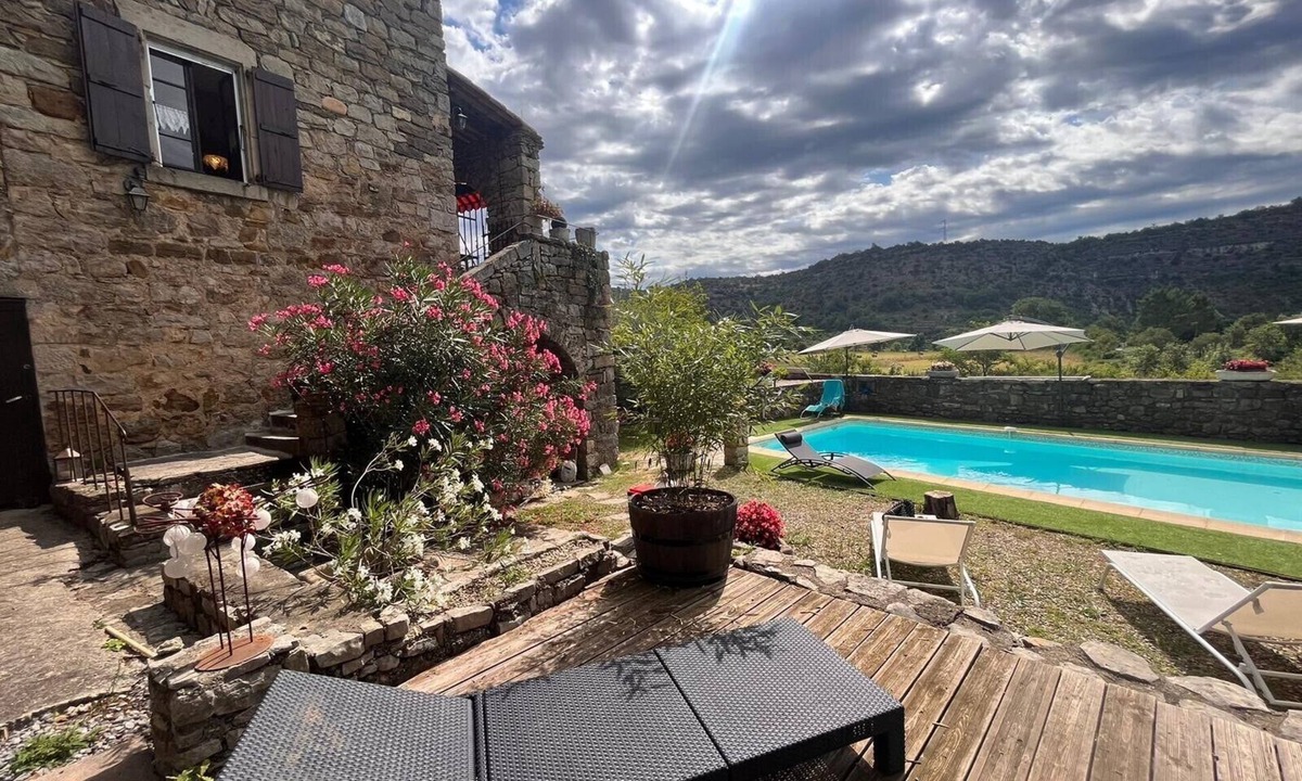 Les Assions House | Holiday Home "Mas de Jallet" with Hill Views, Private Pool and Wi-Fi