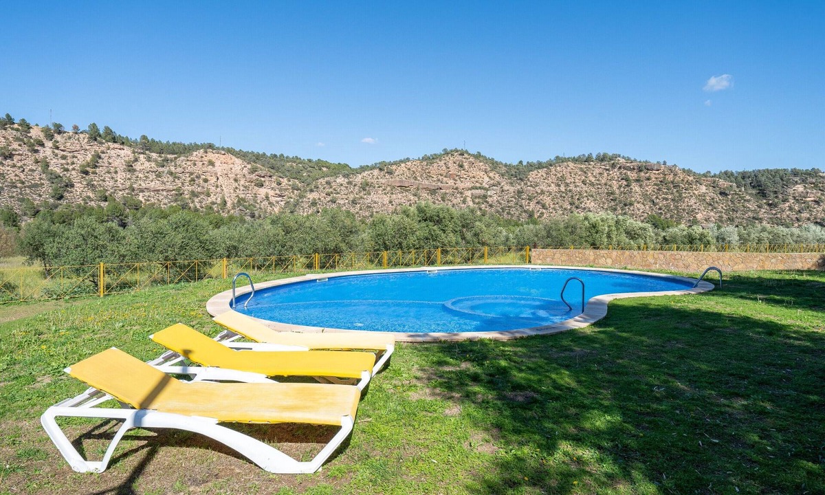 Flix House | Holiday Home 'Mas De Sisco' with Mountain View, Wi-Fi and Air Conditioning