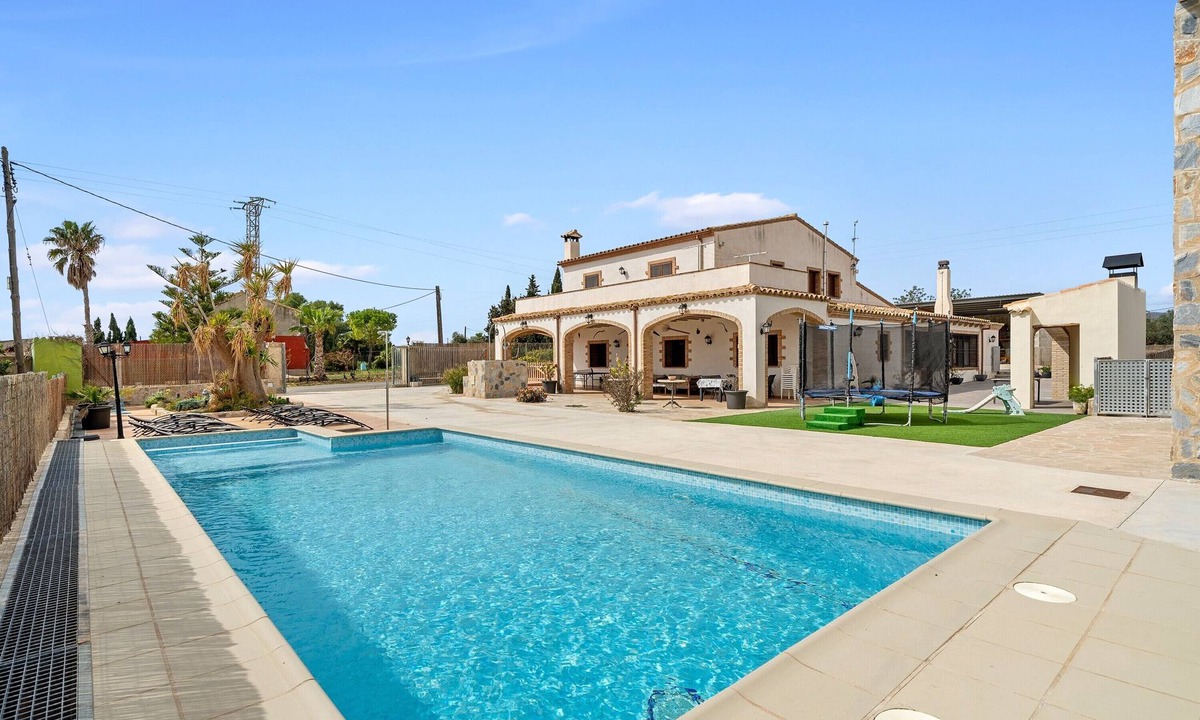 L'Ampolla House | Holiday Home 'Mas Del Vedell' with Private Pool, Wi-Fi and Air Conditioning