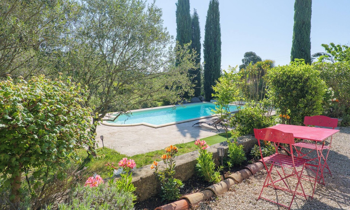 Courry House | Holiday Home 'Mas Du Tilleul' with Private Pool, Private Terrace and Wi-Fi