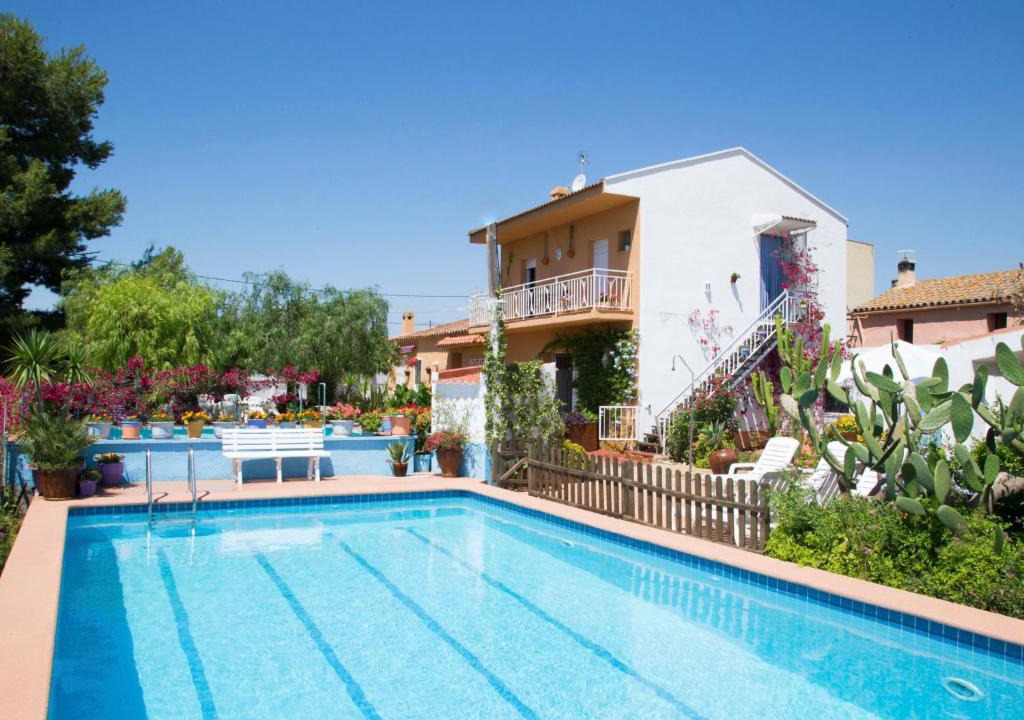 El Ligallo del Ganguil House | Holiday Home Masia del Mosso by Interhome