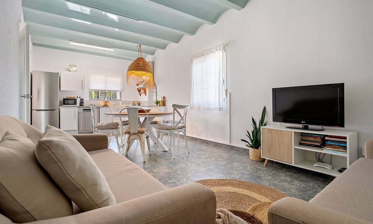 L'Aldea House | Holiday Home "Masia Rosalia" with Private Pool & Wi-Fi