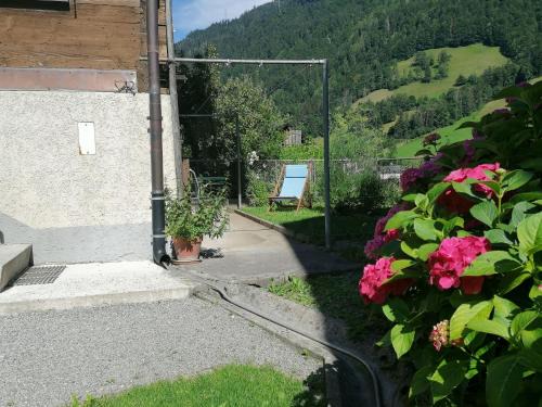 Luchsingen House | Holiday Home Mattishüüsli by Interhome