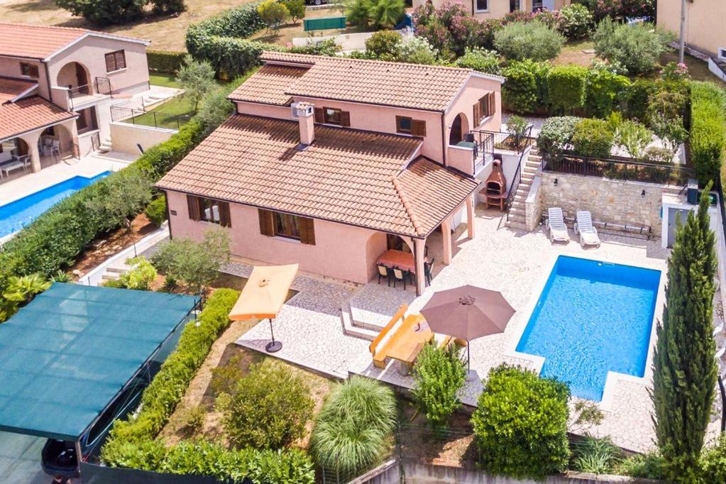 Montizana House | Holiday Home Mirna