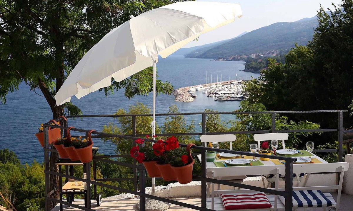 Icici House | Holiday home mit Meerblick und Terrasse