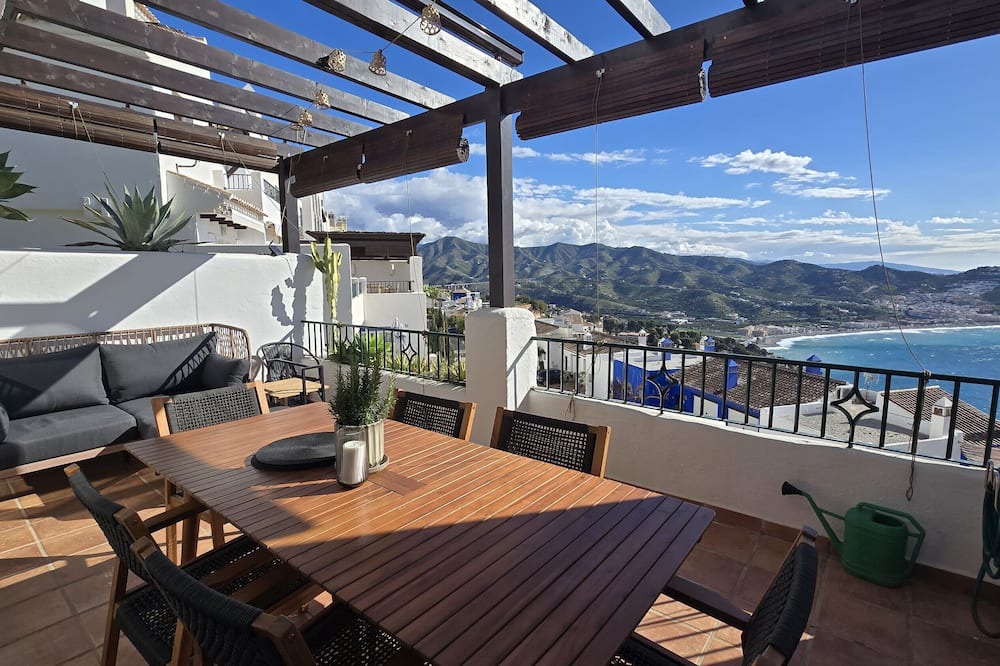 Almunecar House | Holiday Home 'Musse' with Private Terrace and Wi-Fi