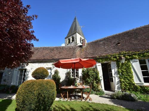 Yevre-le-Chatel House | Holiday Home near Paris with Garden