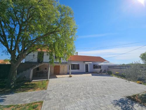 Drnis House | Holiday Home Nena