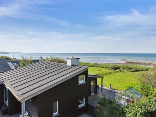 Skødshoved Strand House | Holiday Home Nilson - 50m from the sea by Interhome