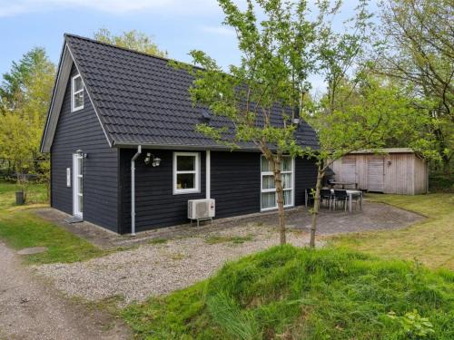 Skygge House | Holiday Home Øgot by Interhome