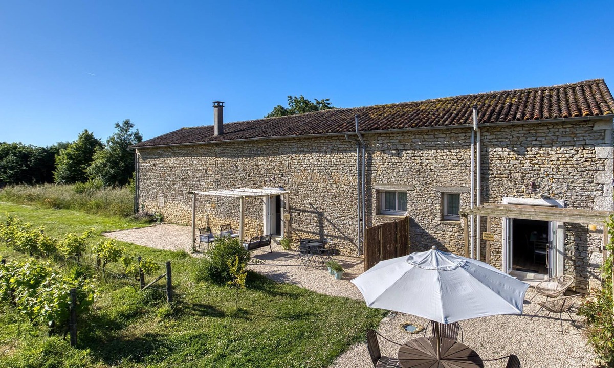 Savigne House | Holiday home on a vineyard