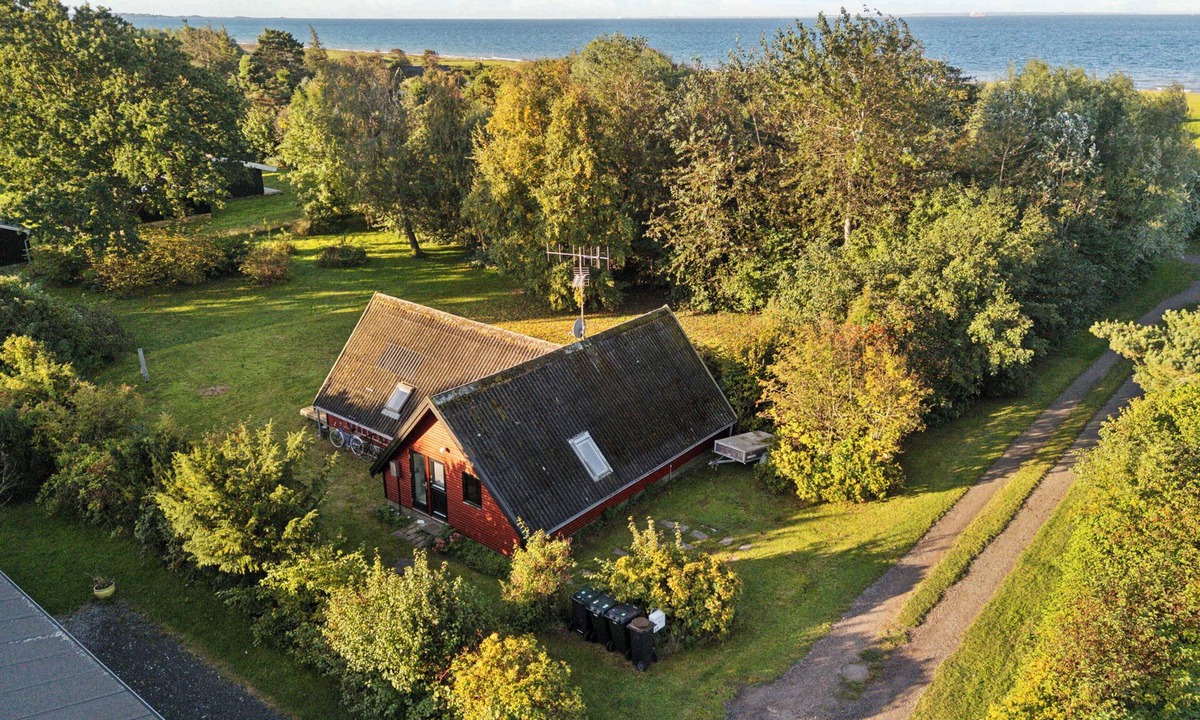 Sklskr House | Holiday home on idyllic Agersø by beach