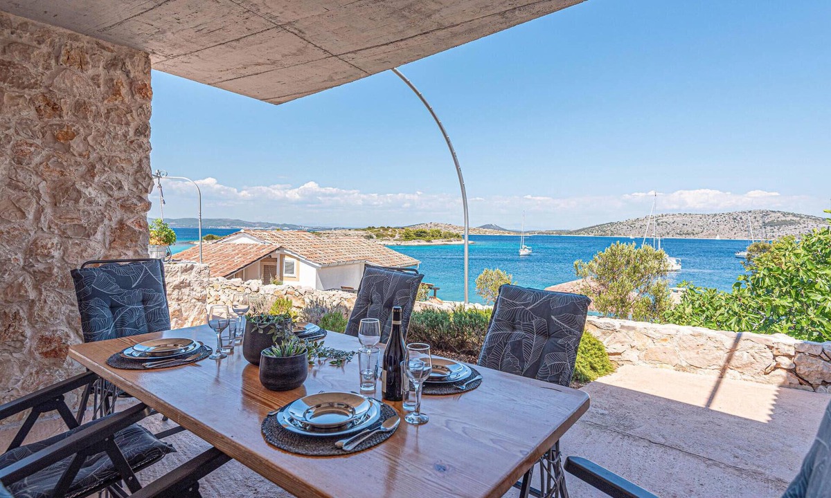 Kaprije House | Holiday Home on Island Kaprije