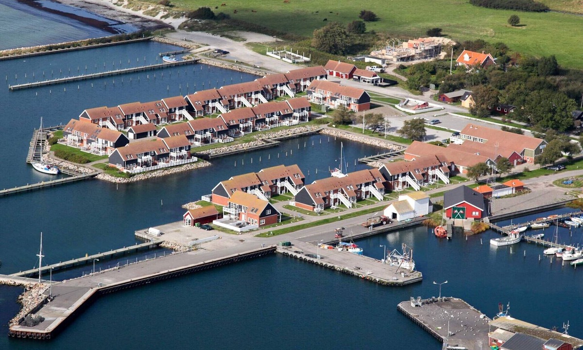 Borre Apartment | Holiday home on the harbour in Borre